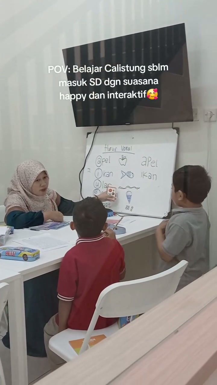 Kegiatan belajar Calistung bersama pengajar Kaizen Stars