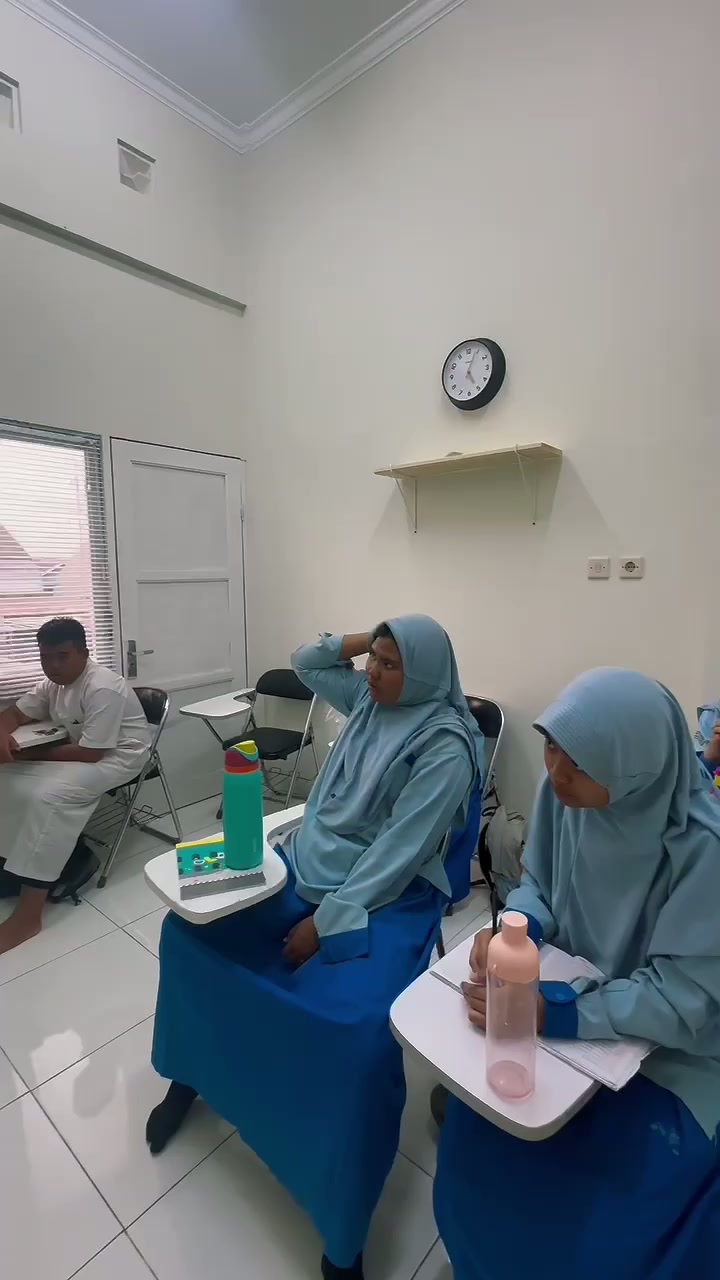 Siswa SMP mengikuti pembelajaran di Kaizen Stars